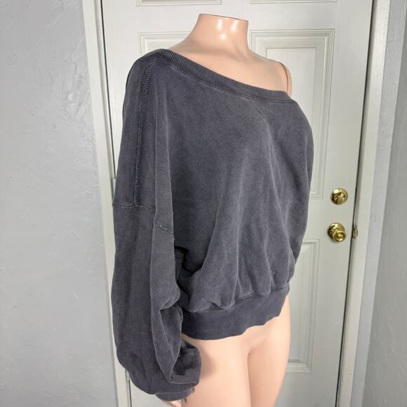 Free People Take Me Back Women's Sweatshirt Large Off Shoulder Low V back X4-23 - Picture 4 of 7